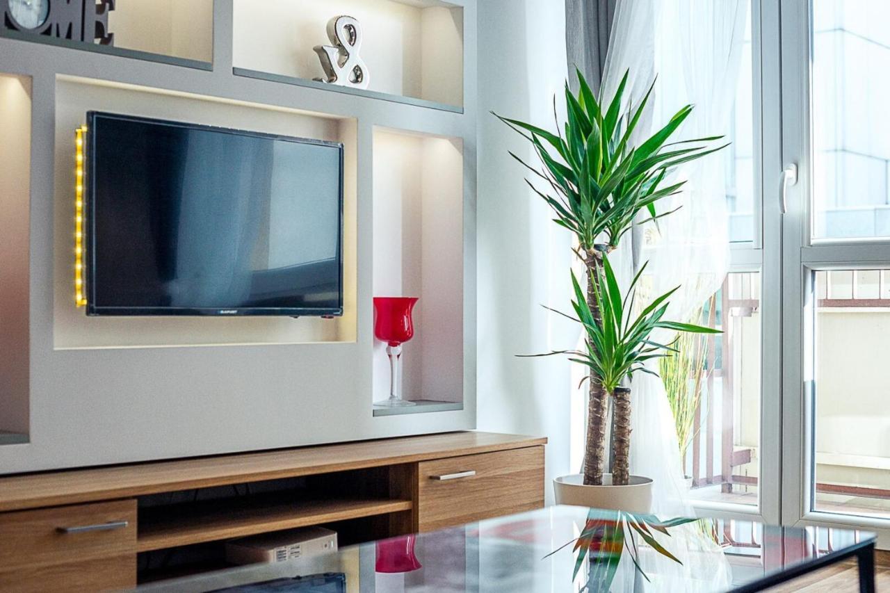 Panska 3 - Apartment With Balcony By Noclegi Renters Warsawa Bagian luar foto