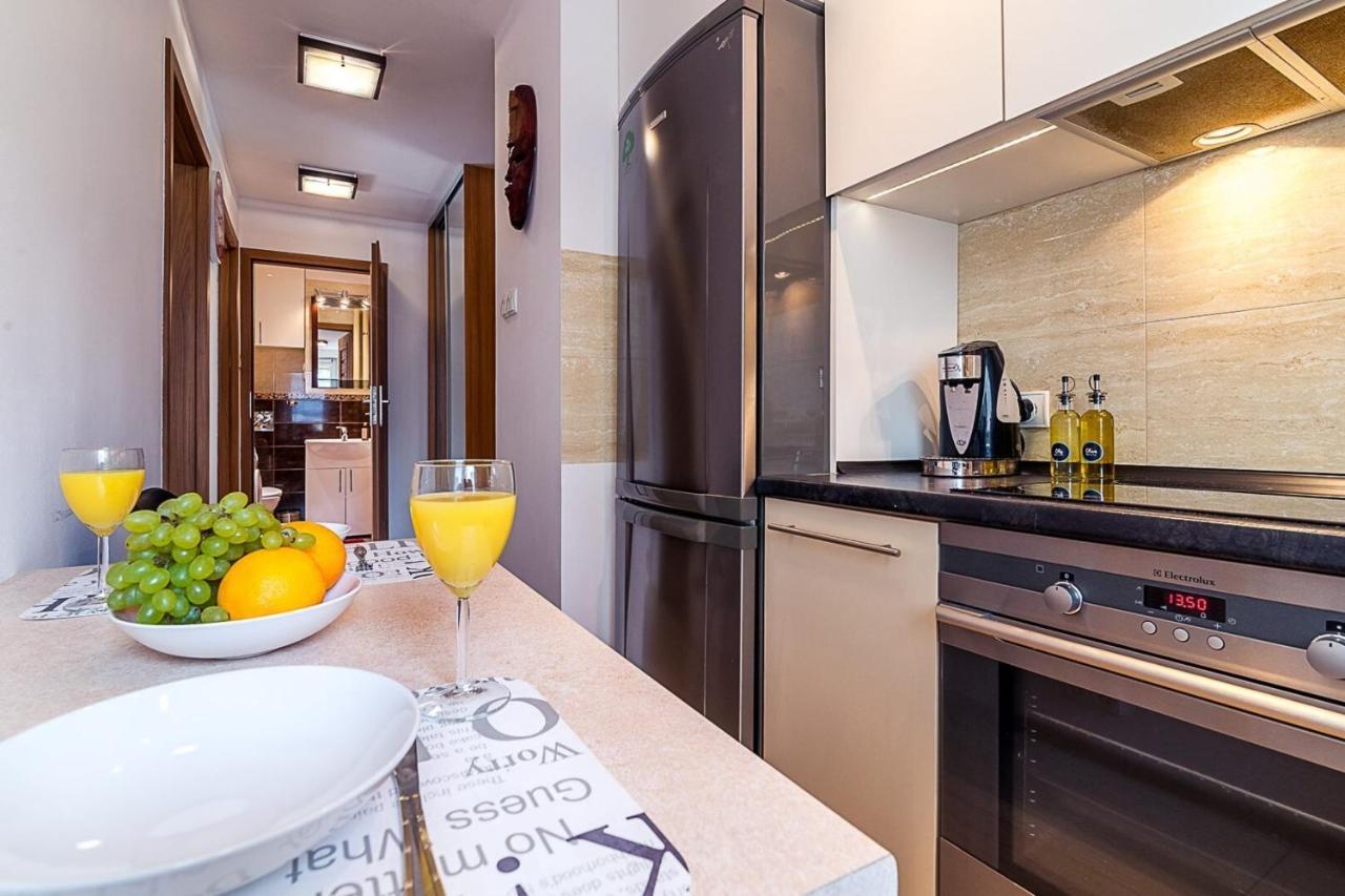 Panska 3 - Apartment With Balcony By Noclegi Renters Warsawa Bagian luar foto