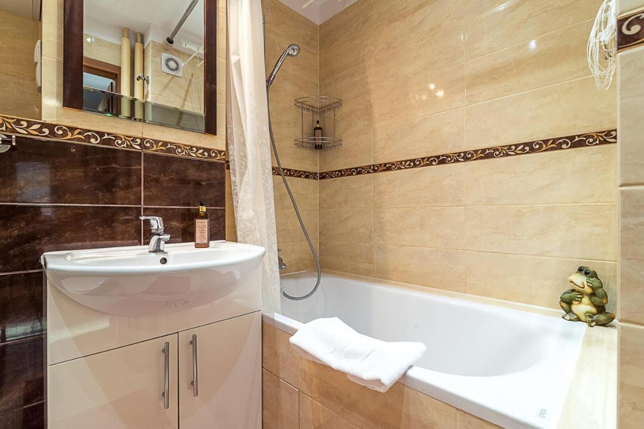Panska 3 - Apartment With Balcony By Noclegi Renters Warsawa Bagian luar foto