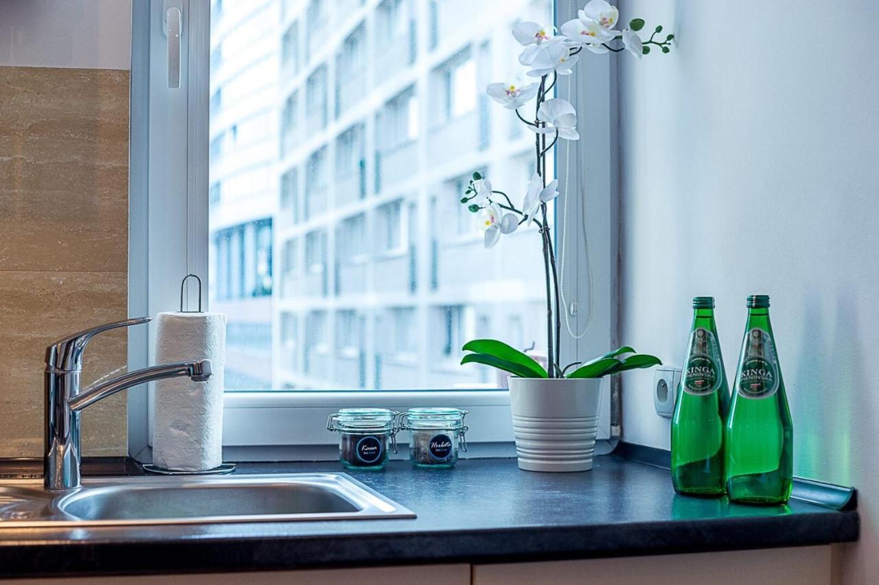 Panska 3 - Apartment With Balcony By Noclegi Renters Warsawa Bagian luar foto